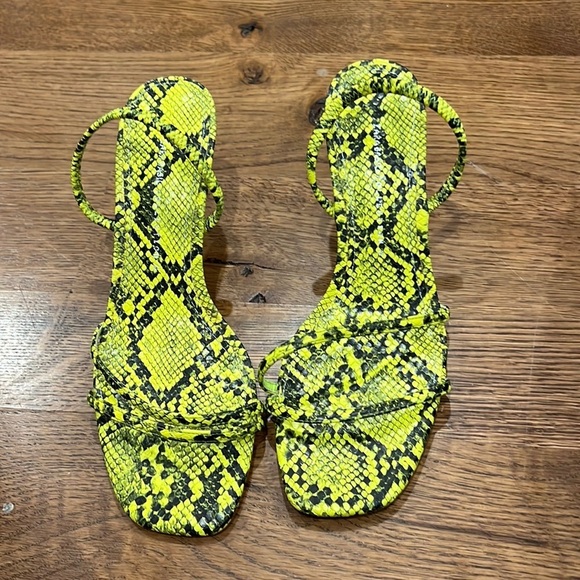 Zara Women’s Yellow and Black Snakeskin Print Heels - Picture 2 of 7